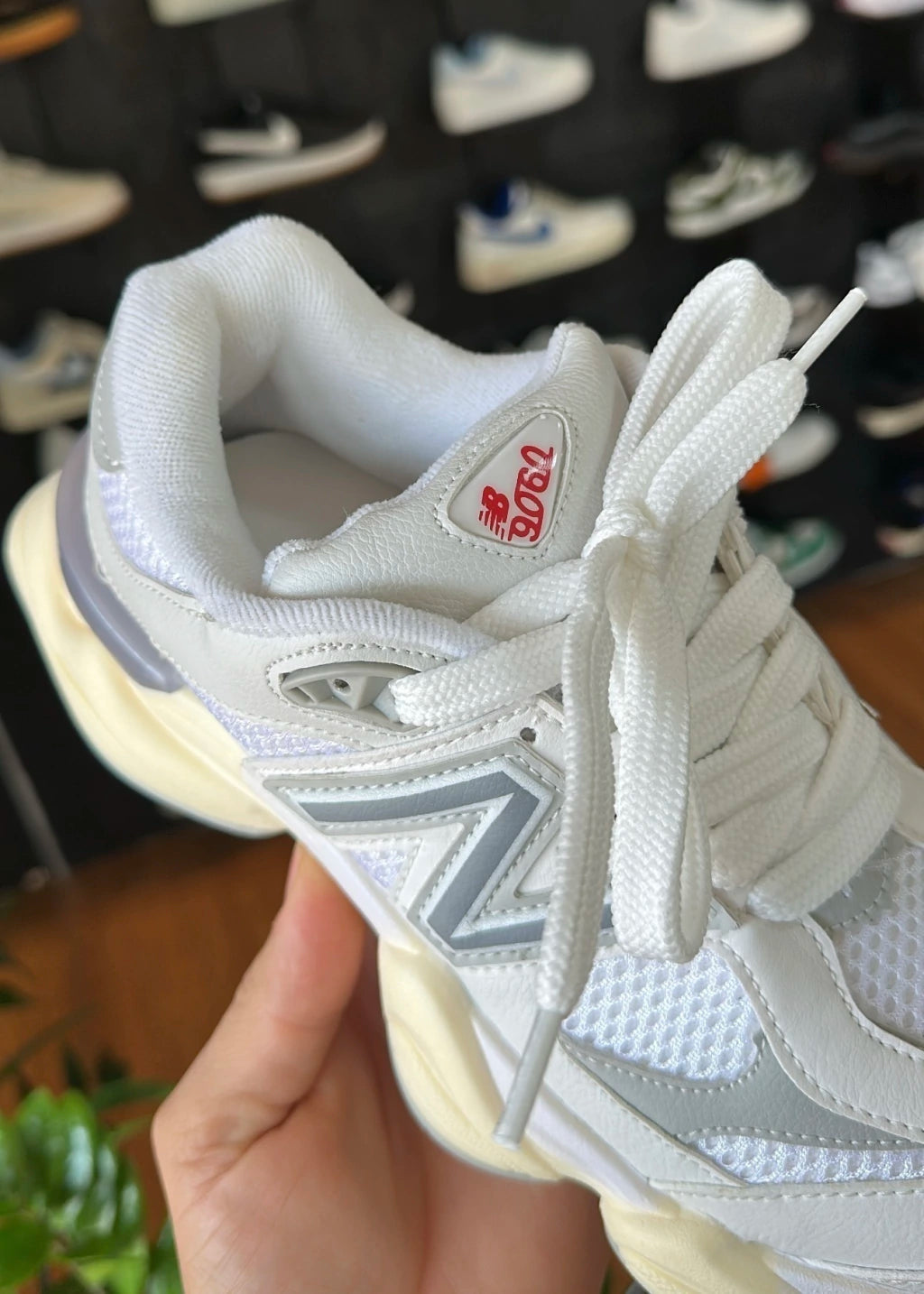 NB 9060 Moonrock Linen — Branco e Cinza Artic