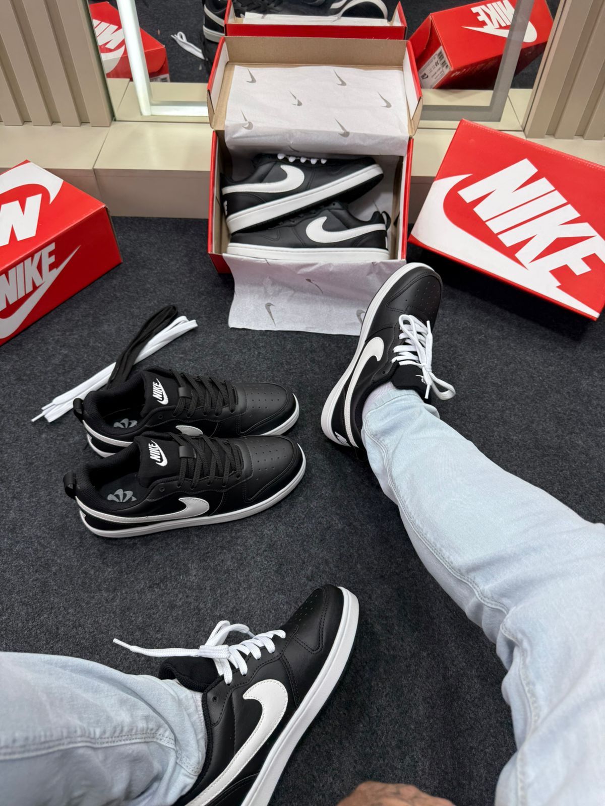 Nike Court Borough Low Preto e Branco