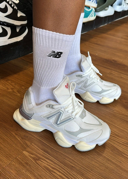 NB 9060 Moonrock Linen — Branco e Cinza Artic