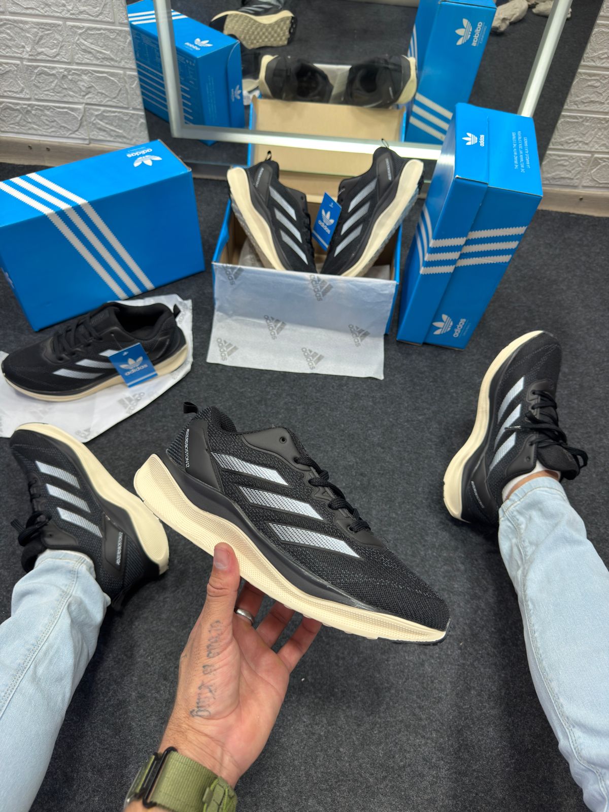 Adidas Adizero Boston 12 Preto e Branco Atacado