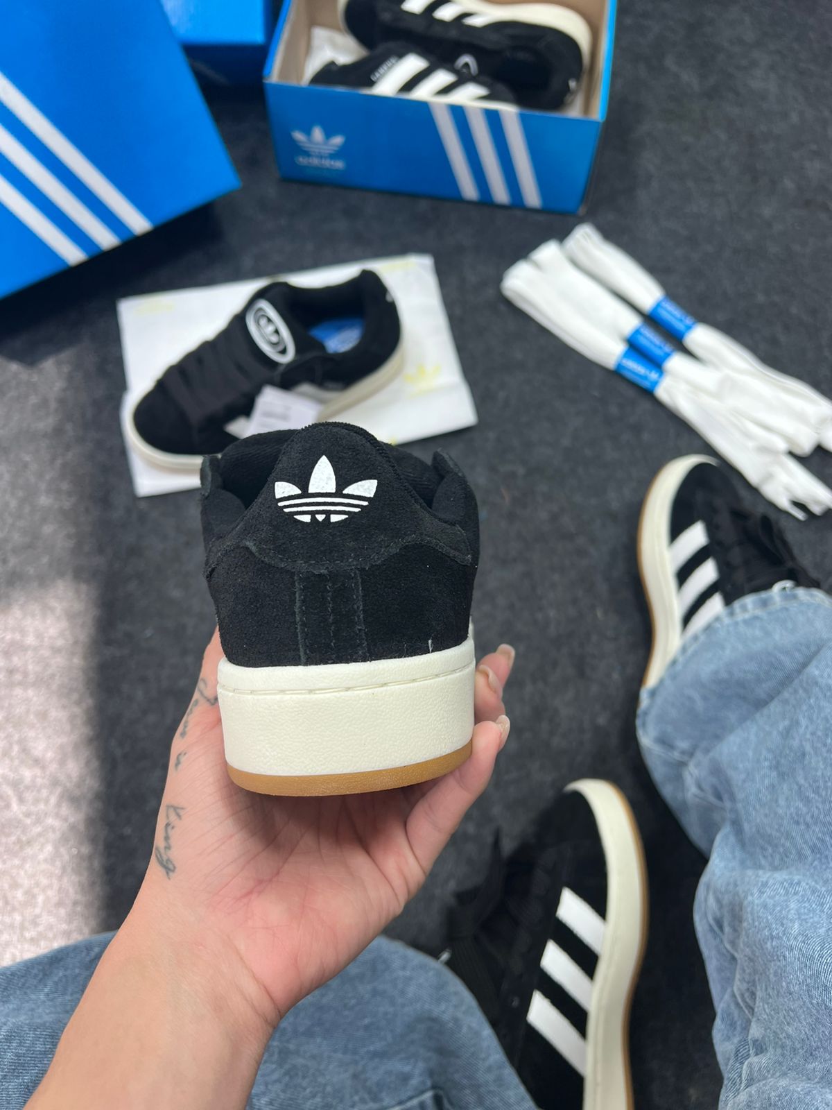 Adidas Campus Premium Branco e Preto Atacado