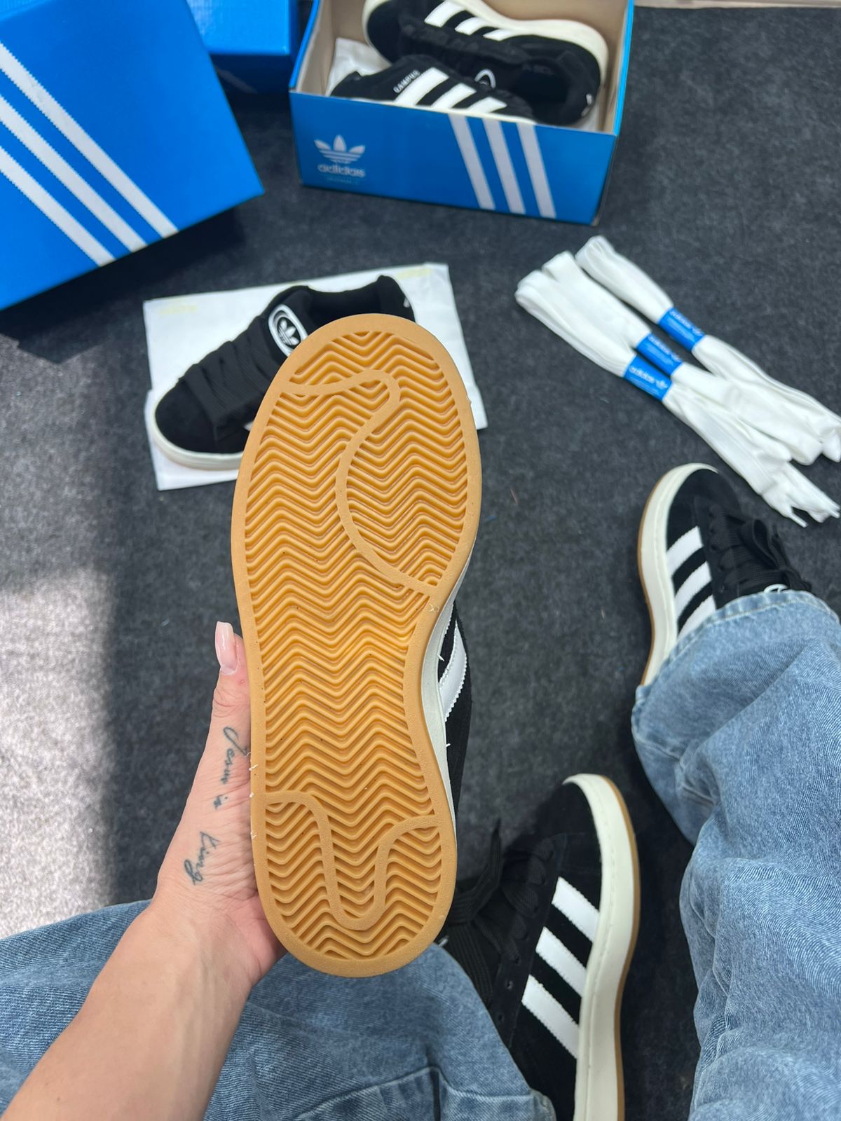 Adidas Campus Premium Branco e Preto Atacado