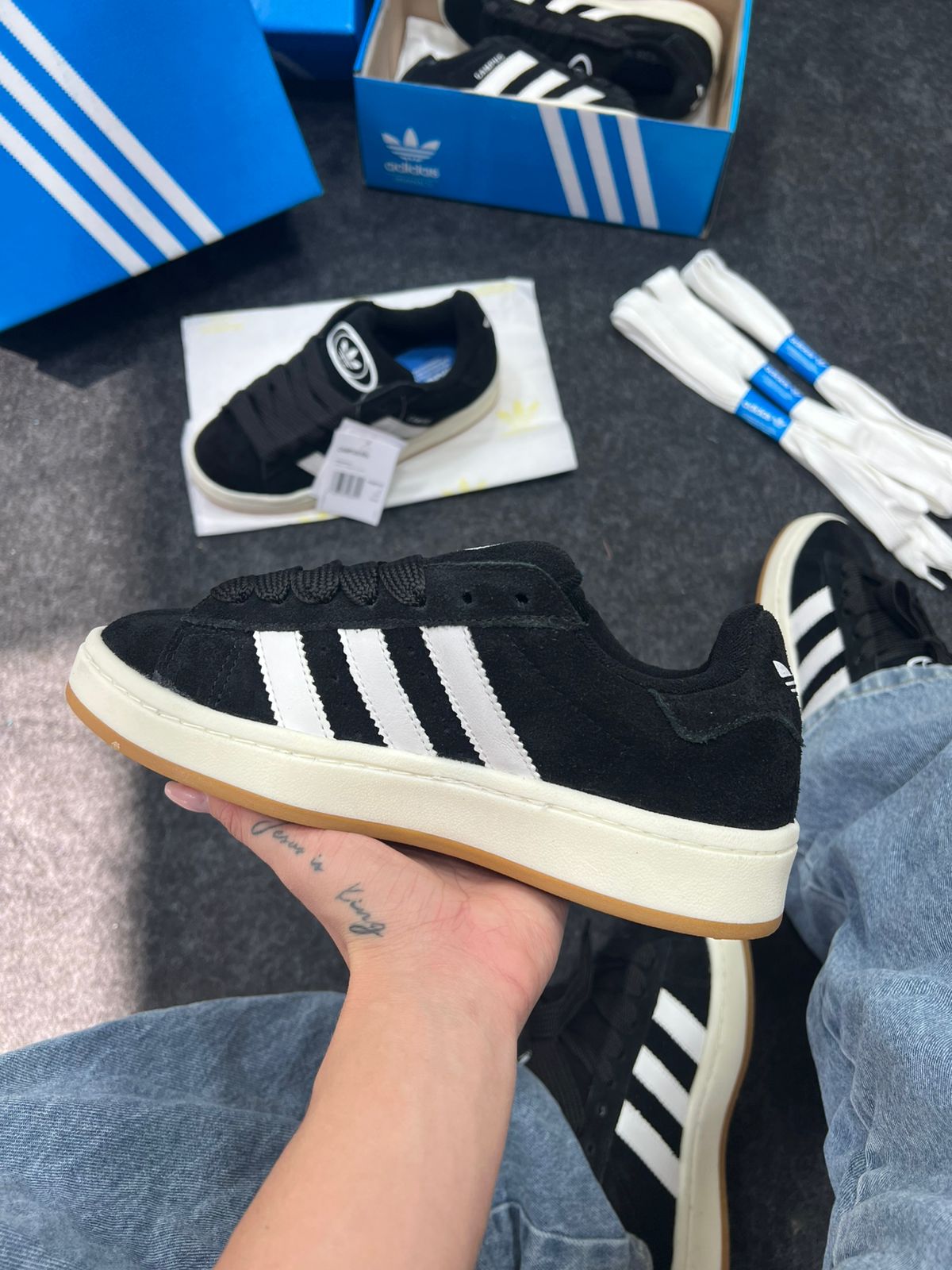 Adidas Campus Premium Branco e Preto Atacado