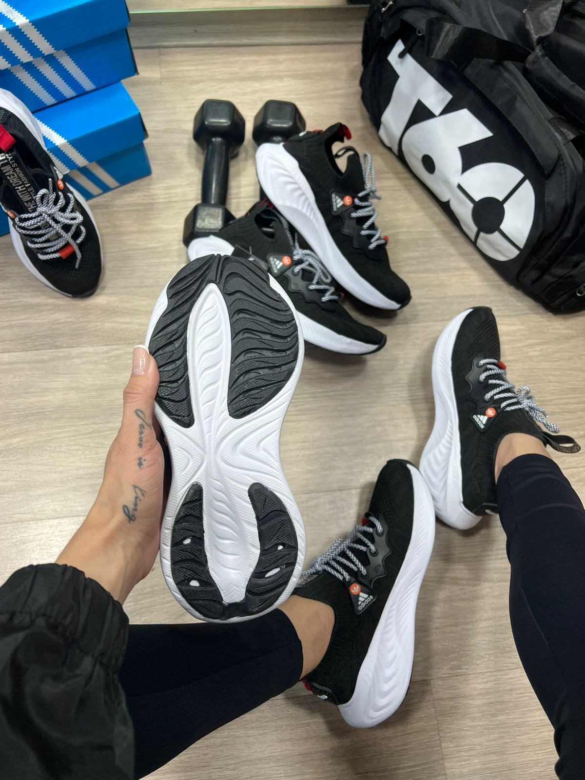 Adidas Kinit Branco e Preto Atacado