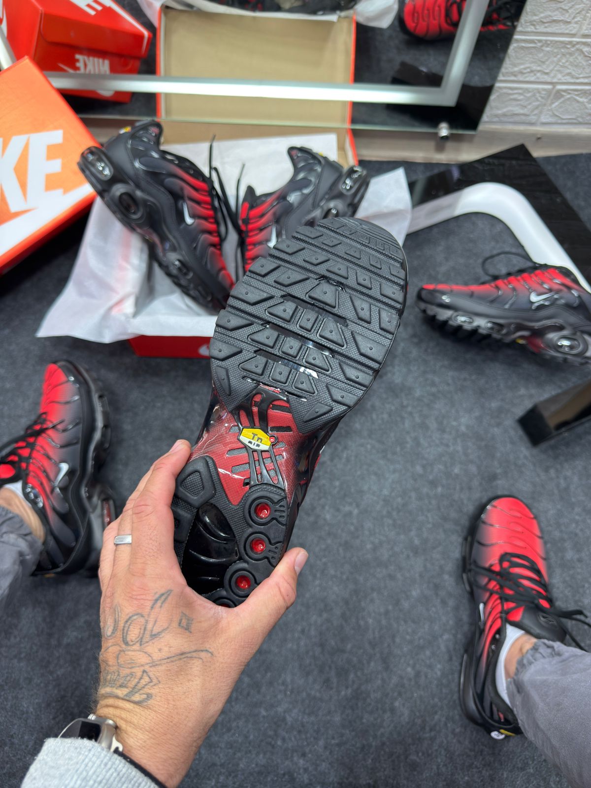 Nike Air Max TN Plus Preto e Vermelho Atacado