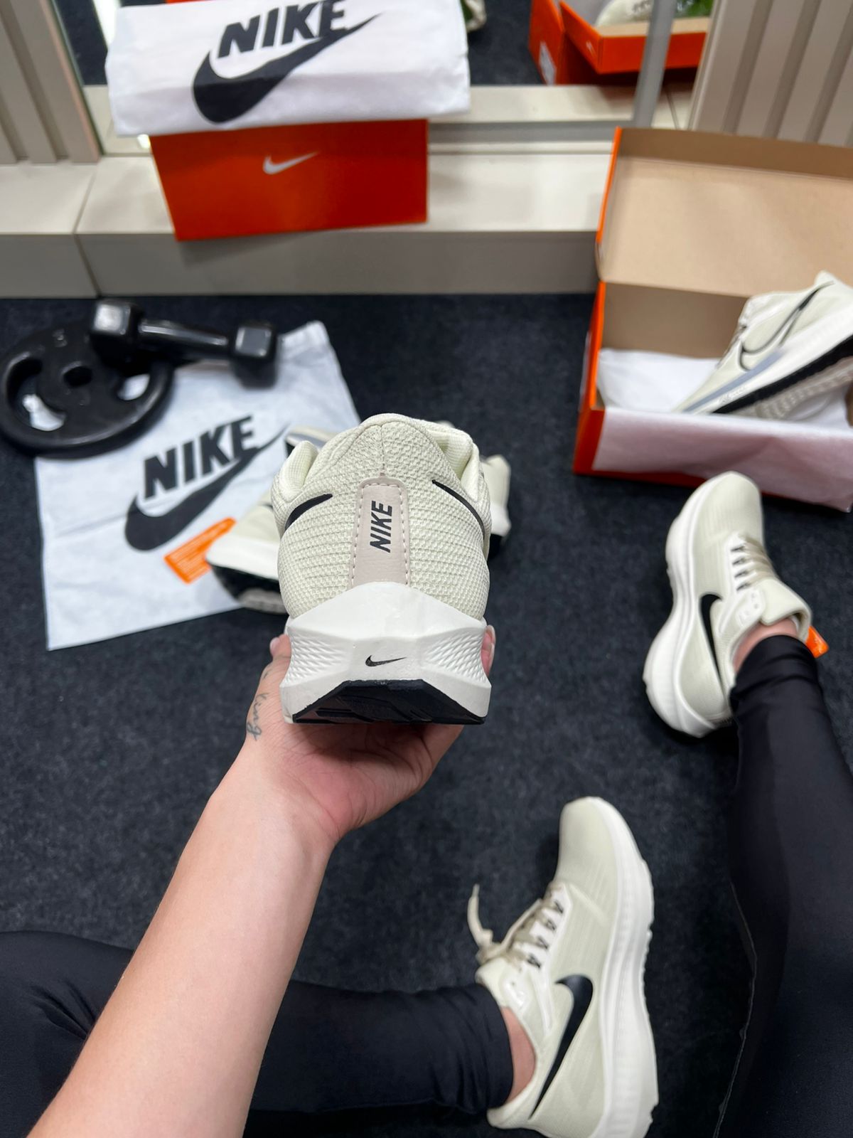 Nike Air Zoom Pegasus 39 Bege e Preto