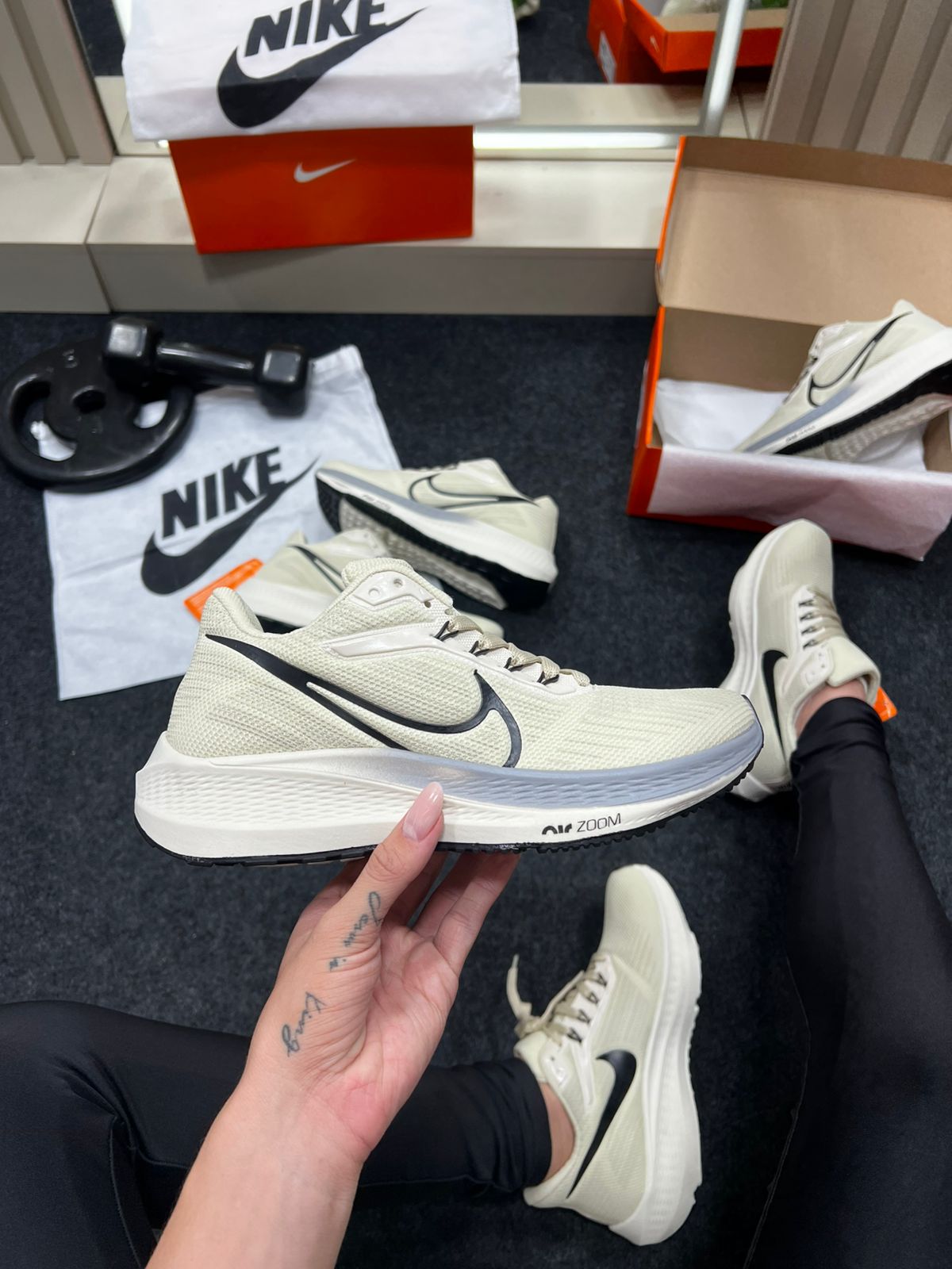 Nike Air Zoom Pegasus 39 Bege e Preto