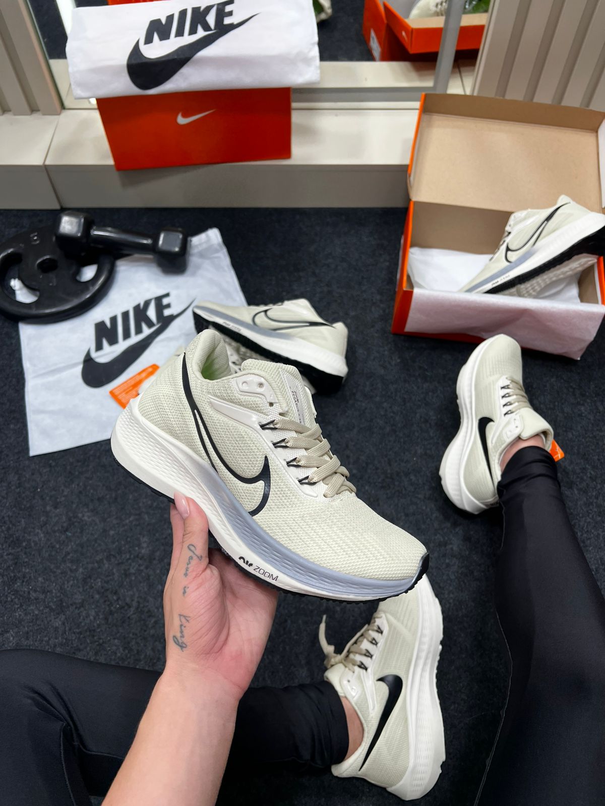 Nike Air Zoom Pegasus 39 Bege e Preto