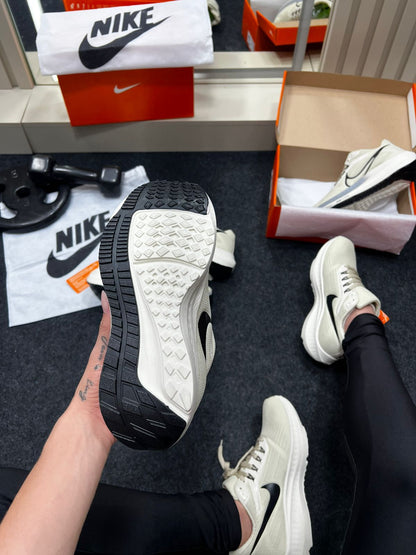 Nike Air Zoom Pegasus 39 Bege e Preto