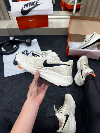 Nike Air Zoom Pegasus 39 Bege e Preto