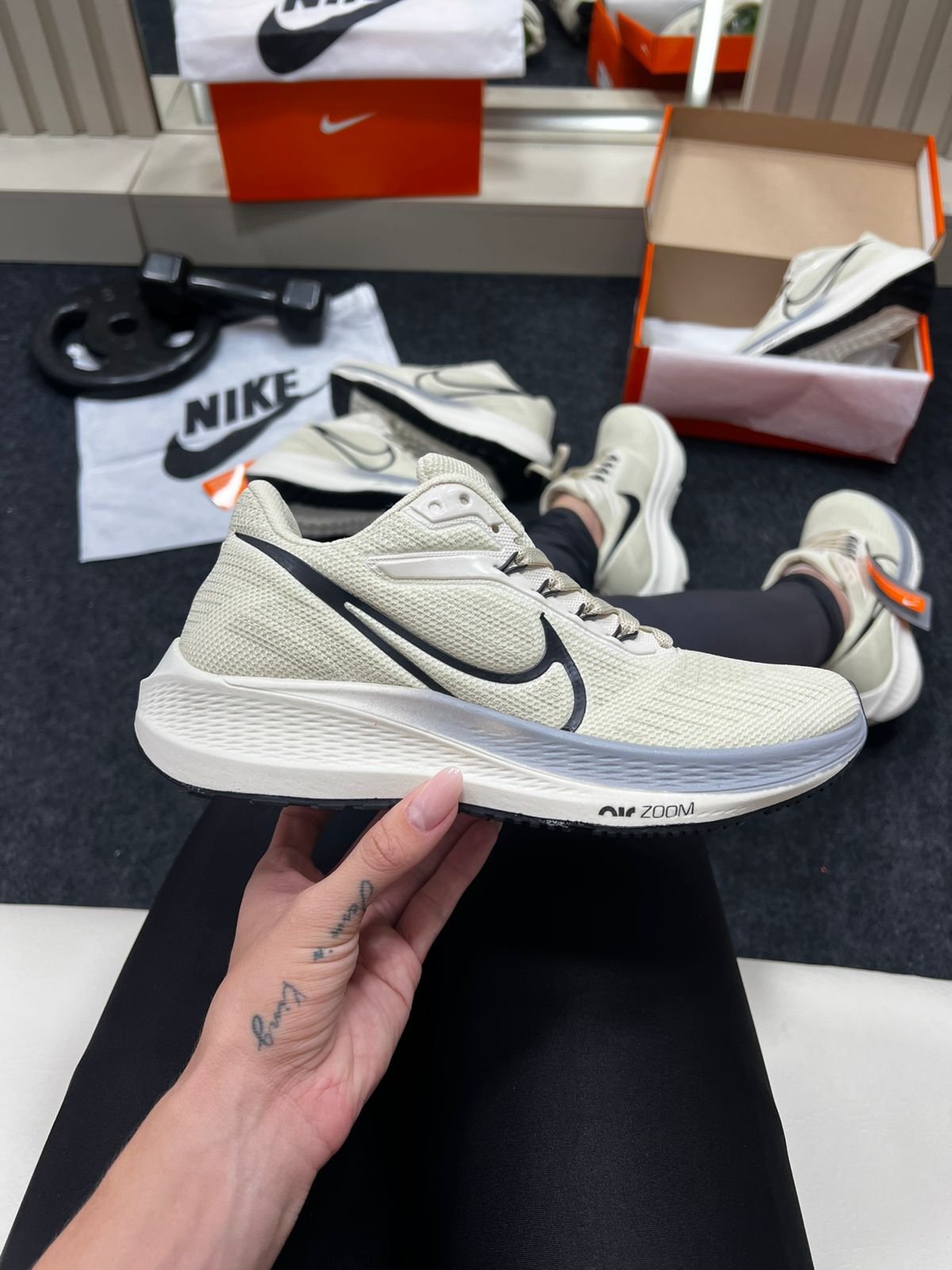 Nike Air Zoom Pegasus 39 Bege e Preto