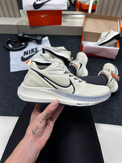 Nike Air Zoom Pegasus 39 Bege e Preto