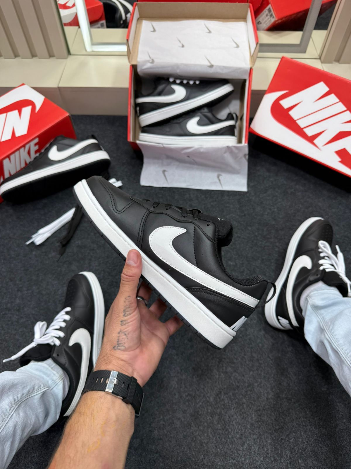 Nike Court Borough Low Preto e Branco