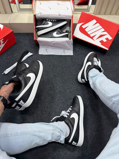 Nike Court Borough Low Preto e Branco