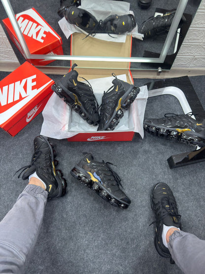 Nike Vapor Max Plus Preto e Dourado Atacado