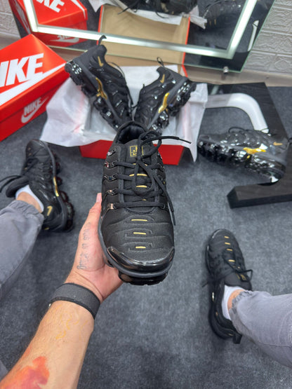 Nike Vapor Max Plus Preto e Dourado Atacado