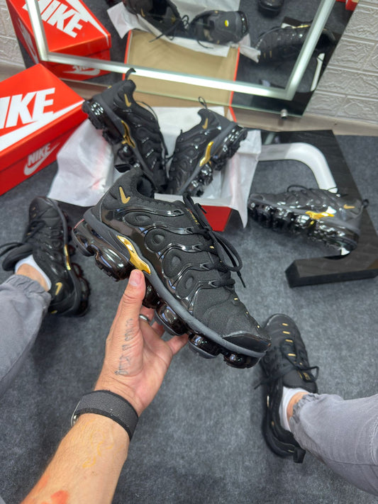 Nike Vapor Max Plus Preto e Dourado Atacado