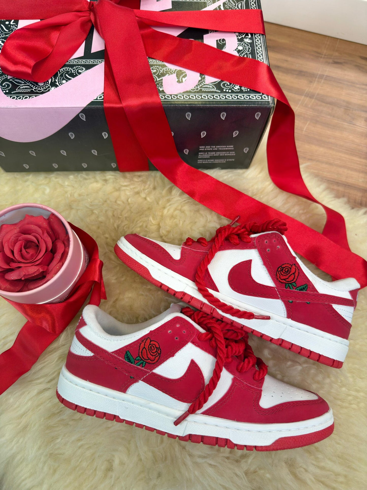 SB Dunk Valentine’s Day