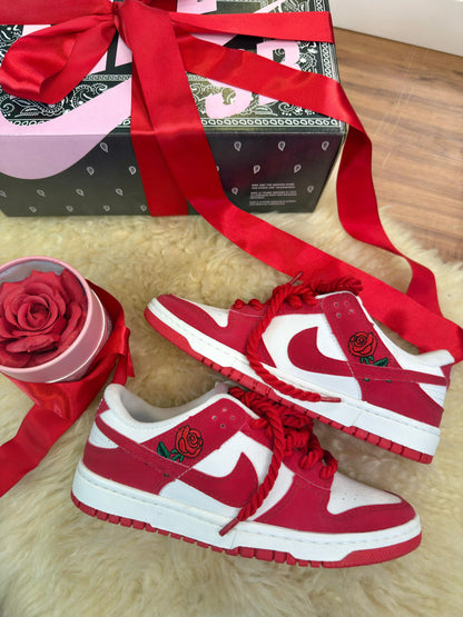 SB Dunk Valentine’s Day