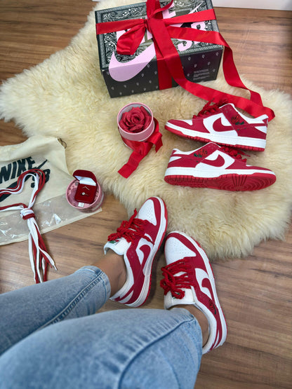 SB Dunk Valentine’s Day