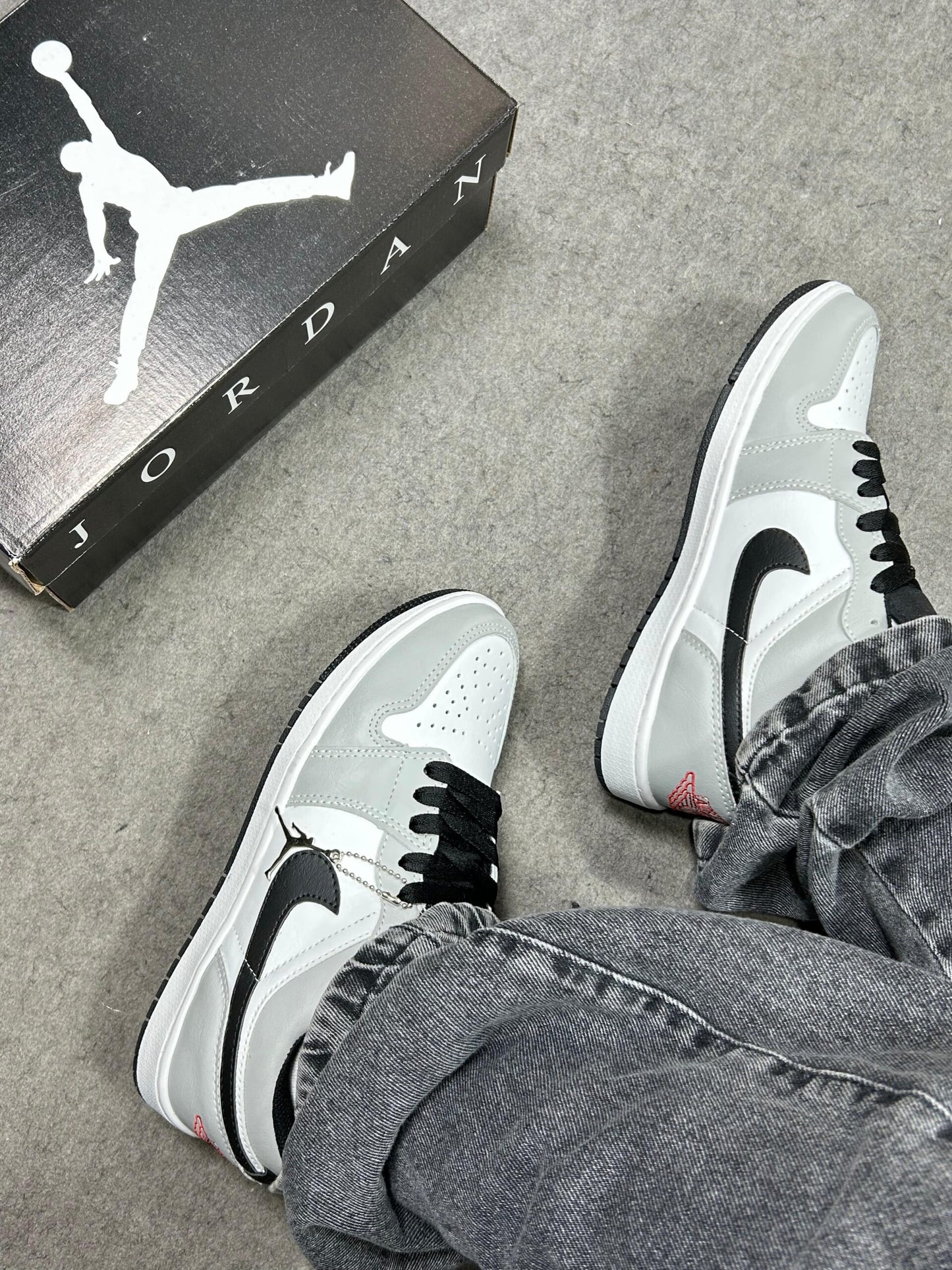 Tênis Air Jordan Low Prime Cinza e Preto