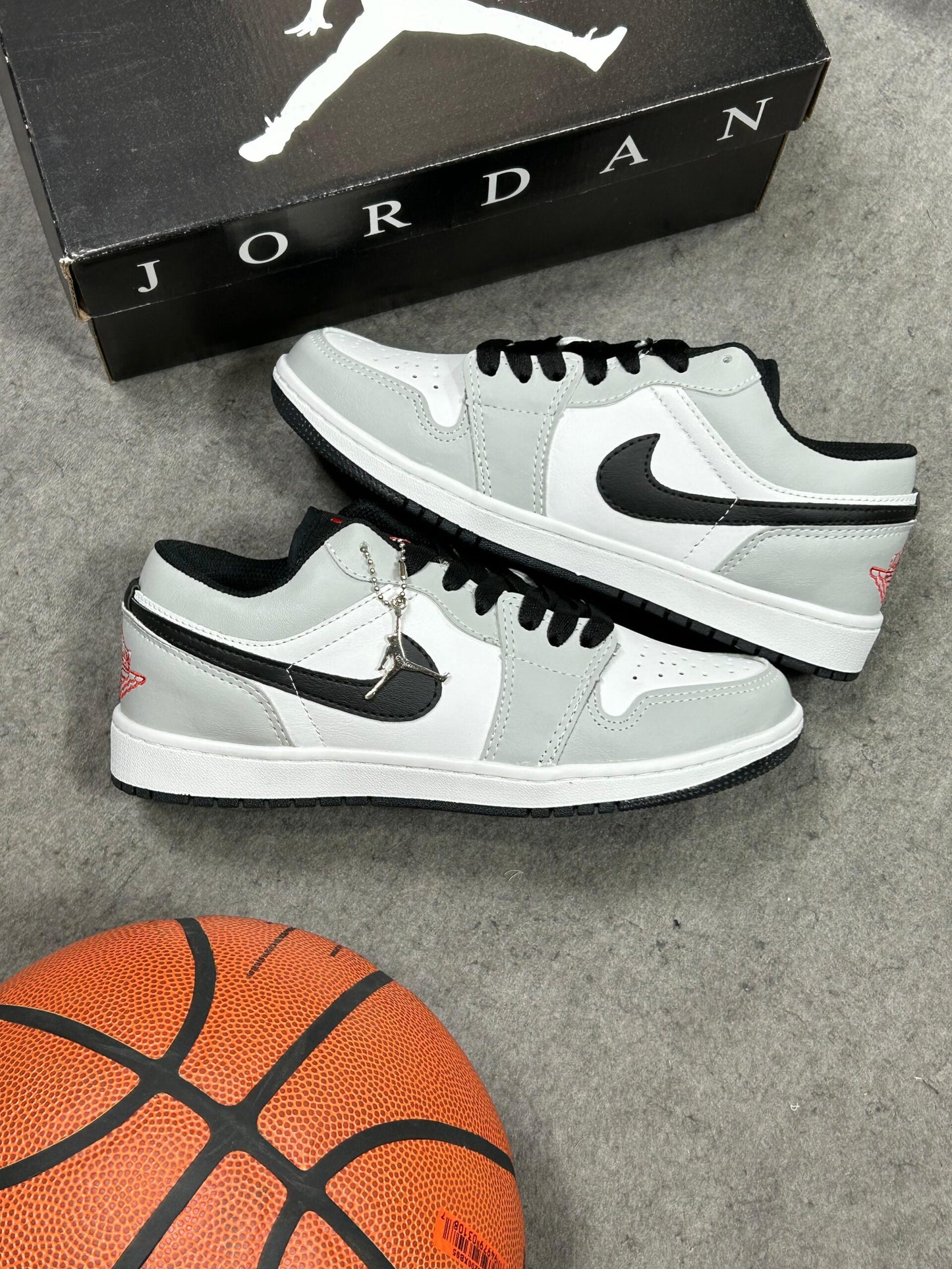 Tênis Air Jordan Low Prime Cinza e Preto