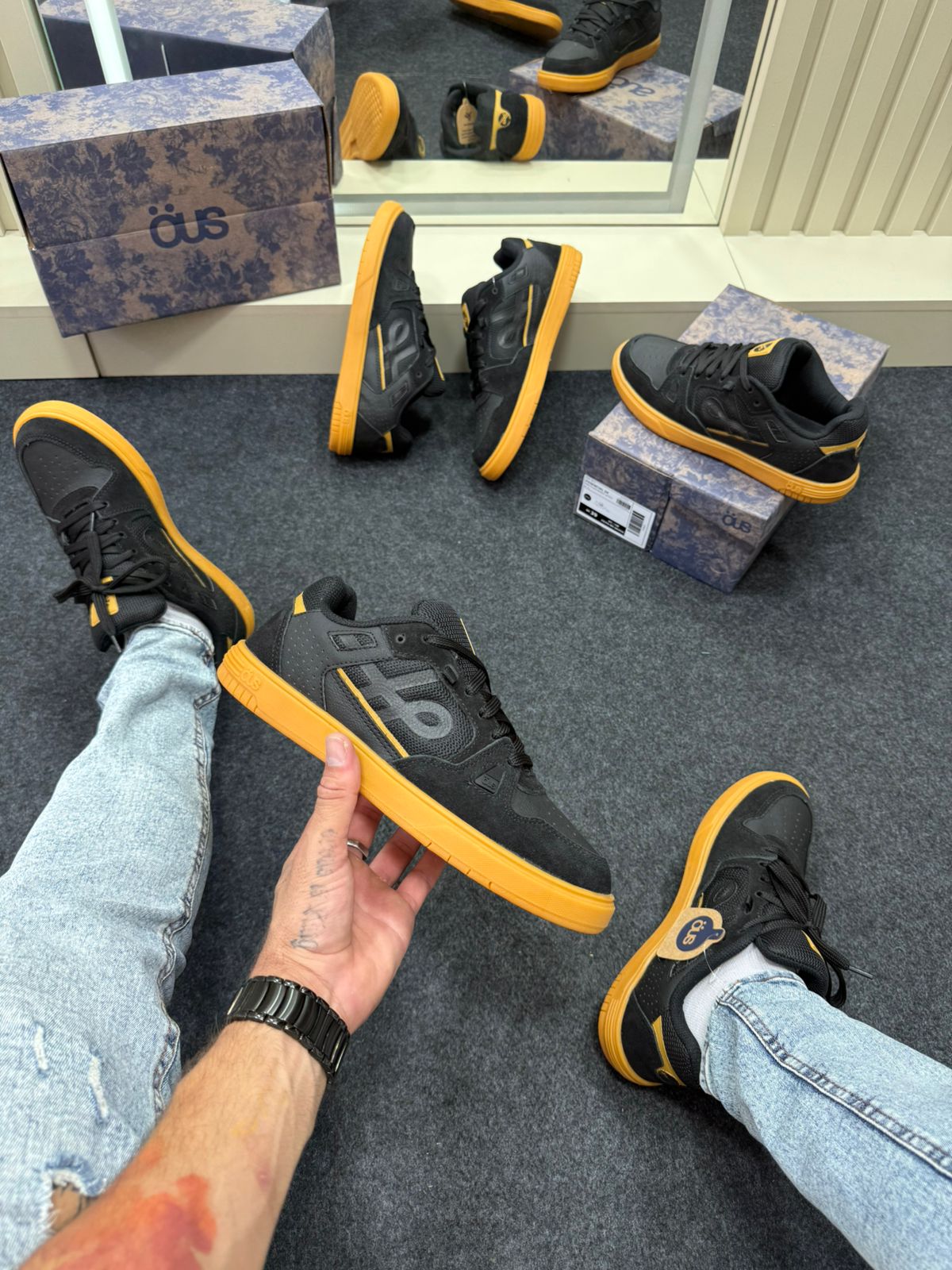 Tênis OUS Essencial Premium Preto e Dourado