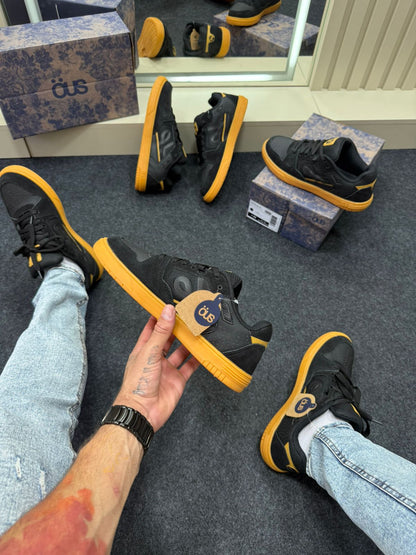 Tênis OUS Essencial Premium Preto e Dourado
