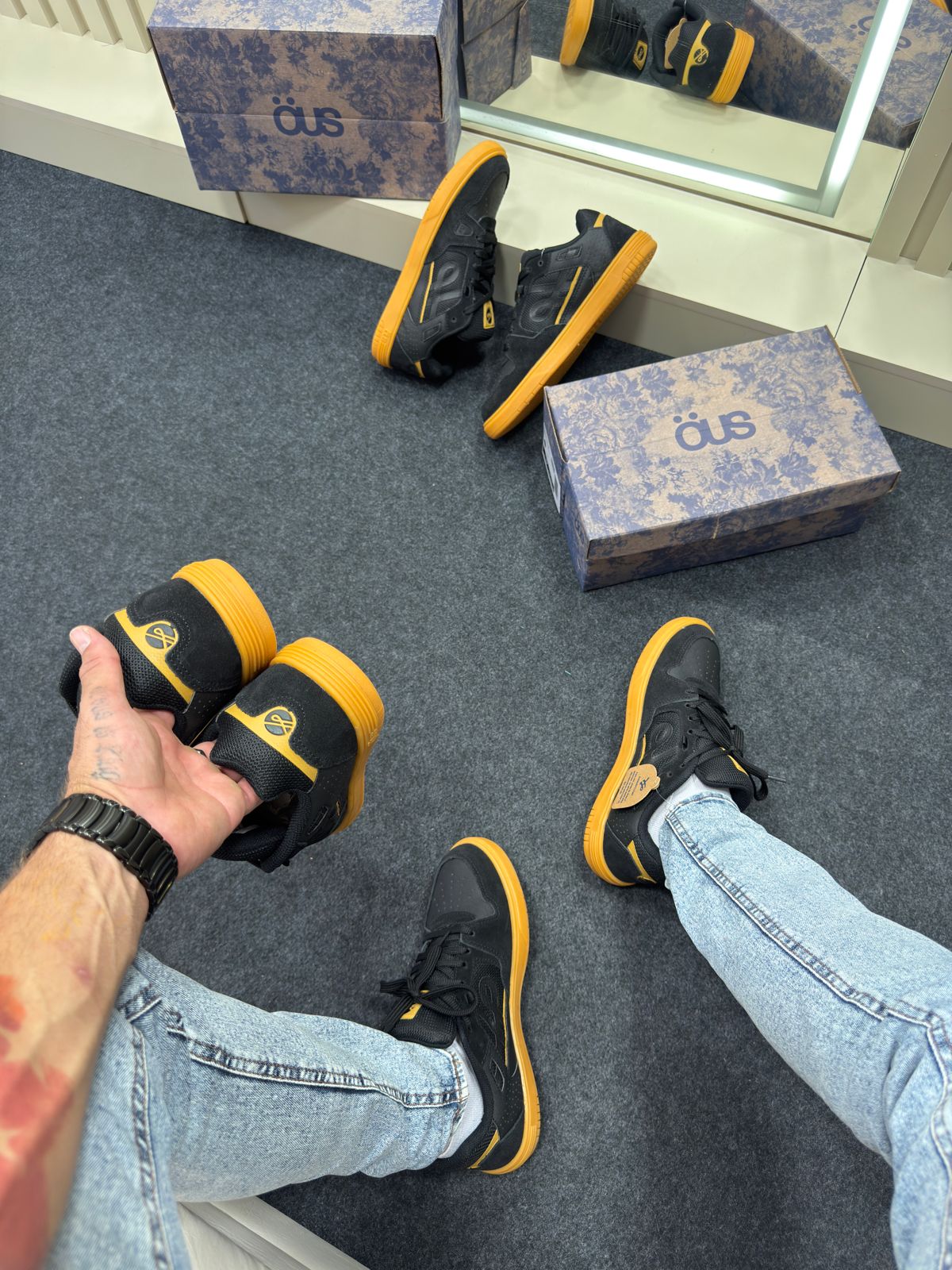 Tênis OUS Essencial Premium Preto e Dourado