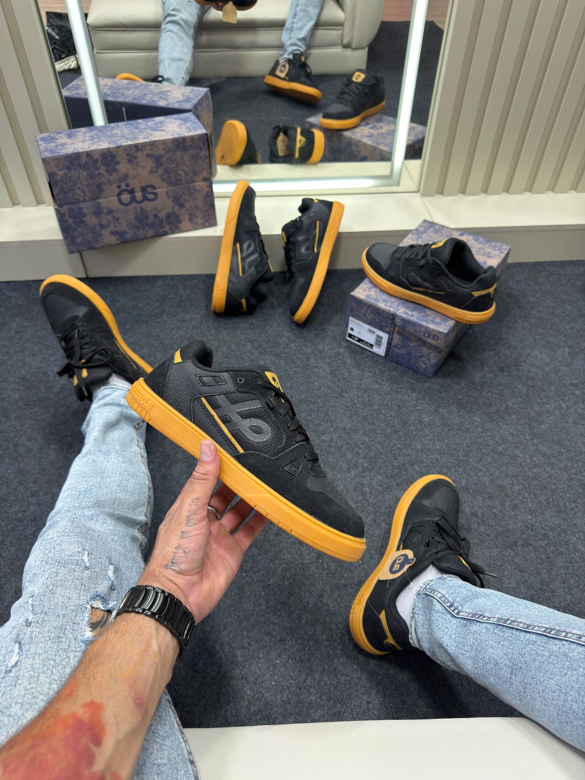 Tênis OUS Essencial Premium Preto e Dourado