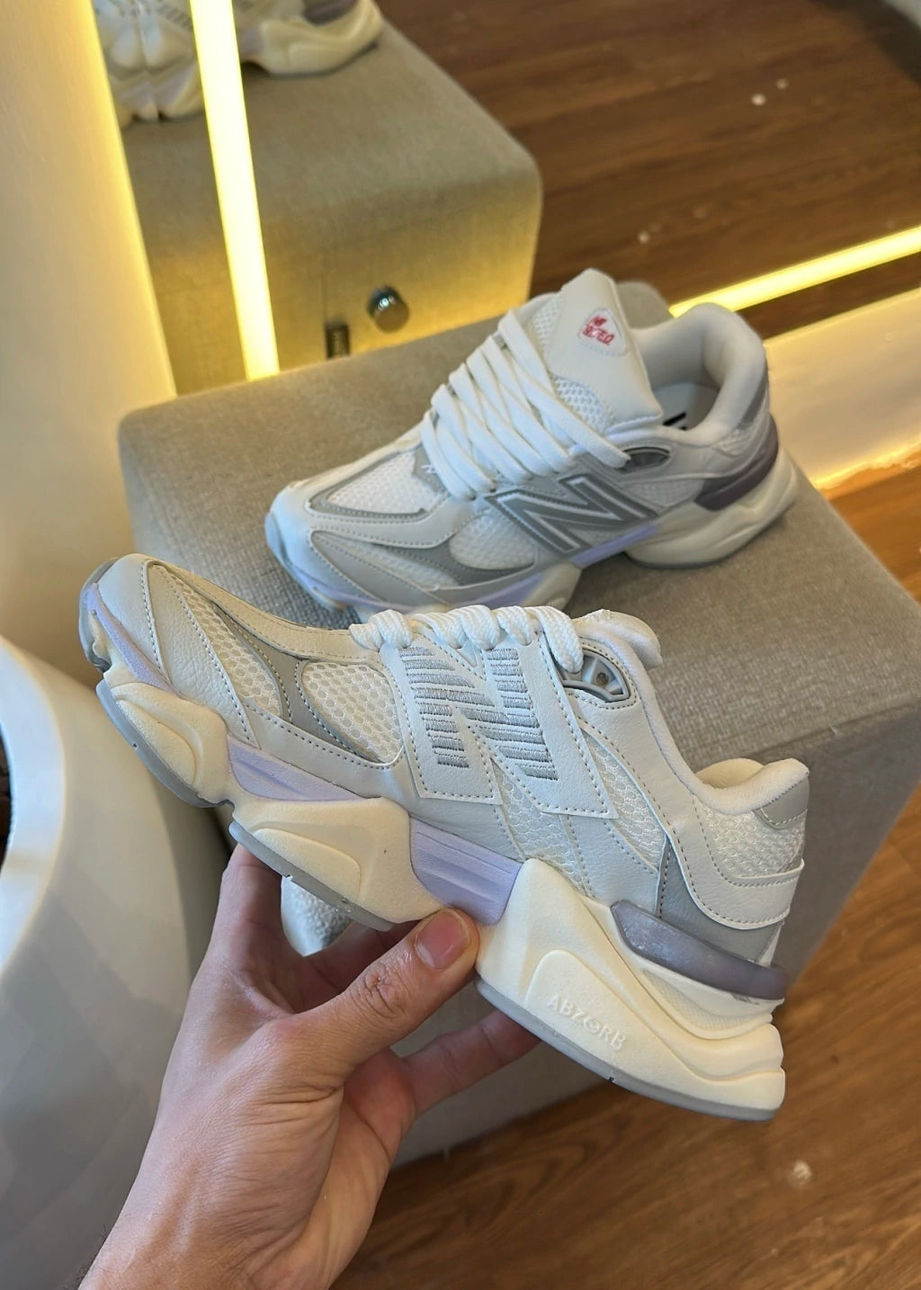 NB 9060 Moonrock Linen — Branco e Cinza Artic