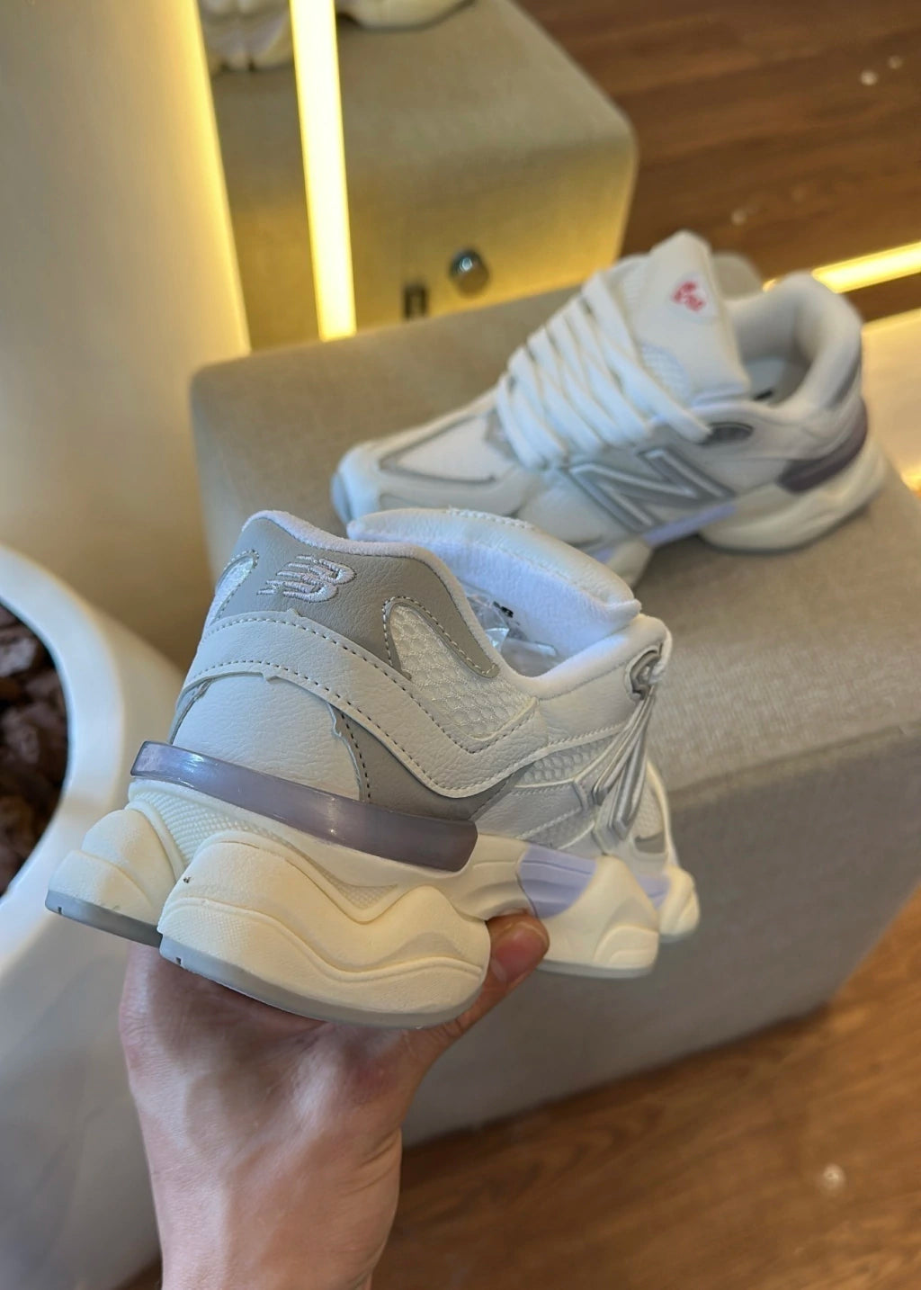 NB 9060 Moonrock Linen — Branco e Cinza Artic