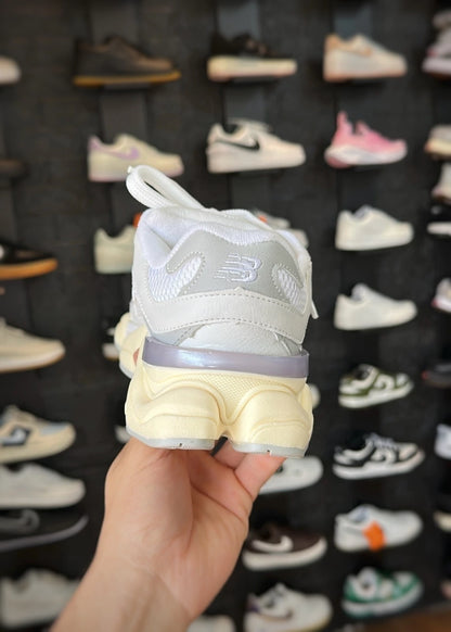 NB 9060 Moonrock Linen — Branco e Cinza Artic