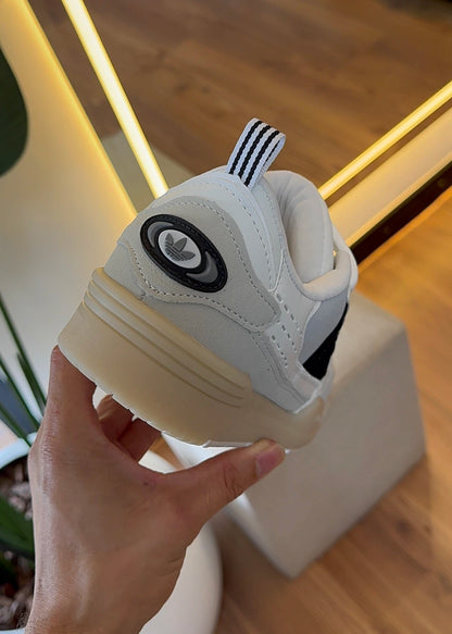 Adi2000 — Branco, Cinza e Off-White