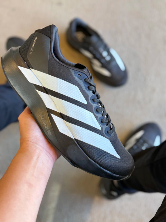 Adizero preto com branco